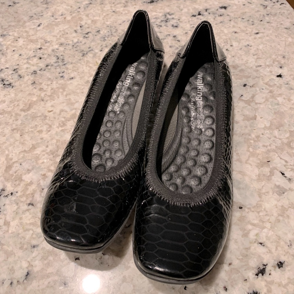 walking cradle black patent alligator print shoes • 9